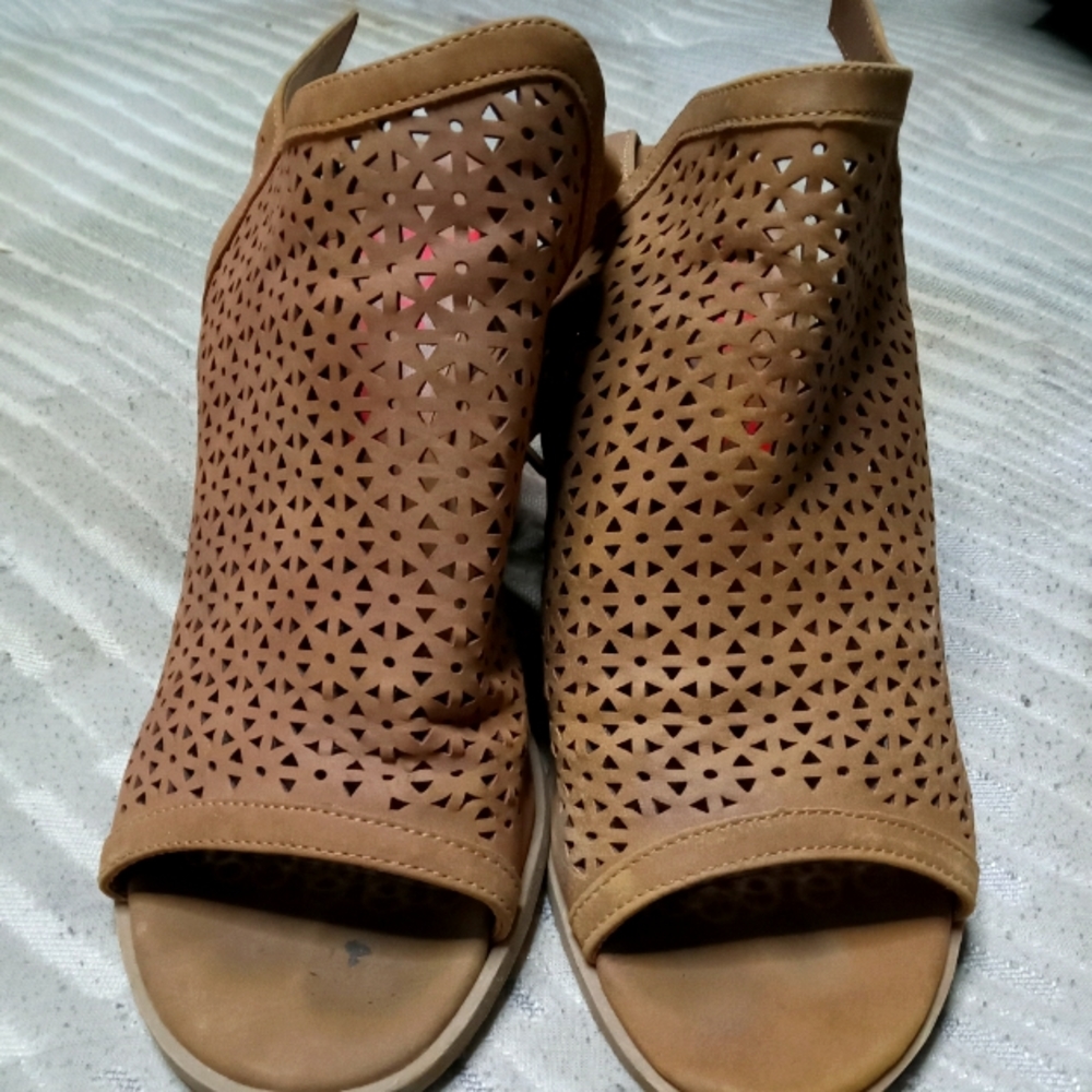Open towed heels size 9